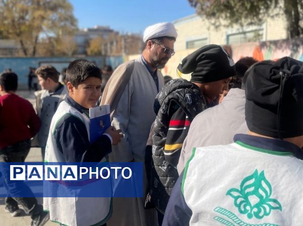 برگزاری نمایشگاه کتاب در دبستان معلم آشخانه 