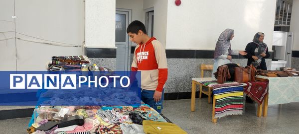 بازدید دانش‌آموزان دبیرستان فرزانگان از کتابخانه اندیشه شیروان