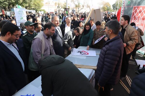  از قاب نگاه نوجوان تا فریاد «مرگ بر استکبار»