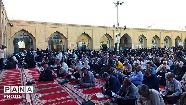 قرائت دعای عرفه در مسجد جامع  نیشابور-۱