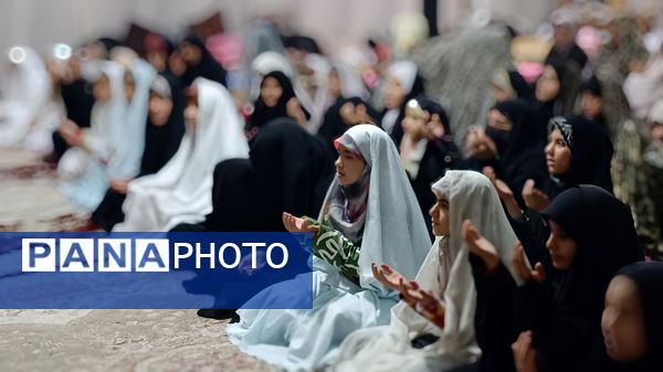 آیین معنوی اعتکاف دانش‌آموزان دختر مسجد سیدالشهدای یاسوج