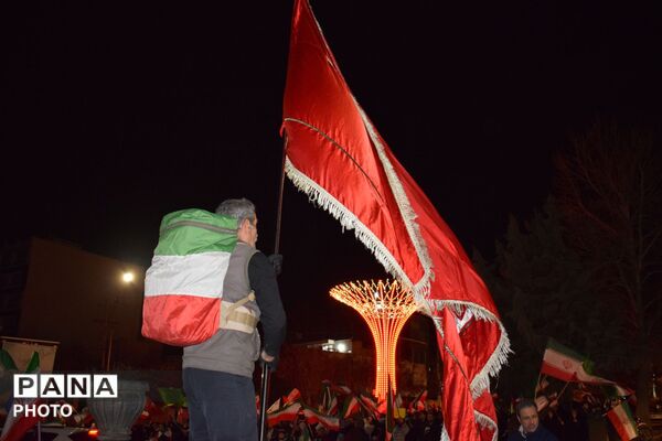 شب سی ام همبستگی مردم ملایر در میدان دکتر بابک