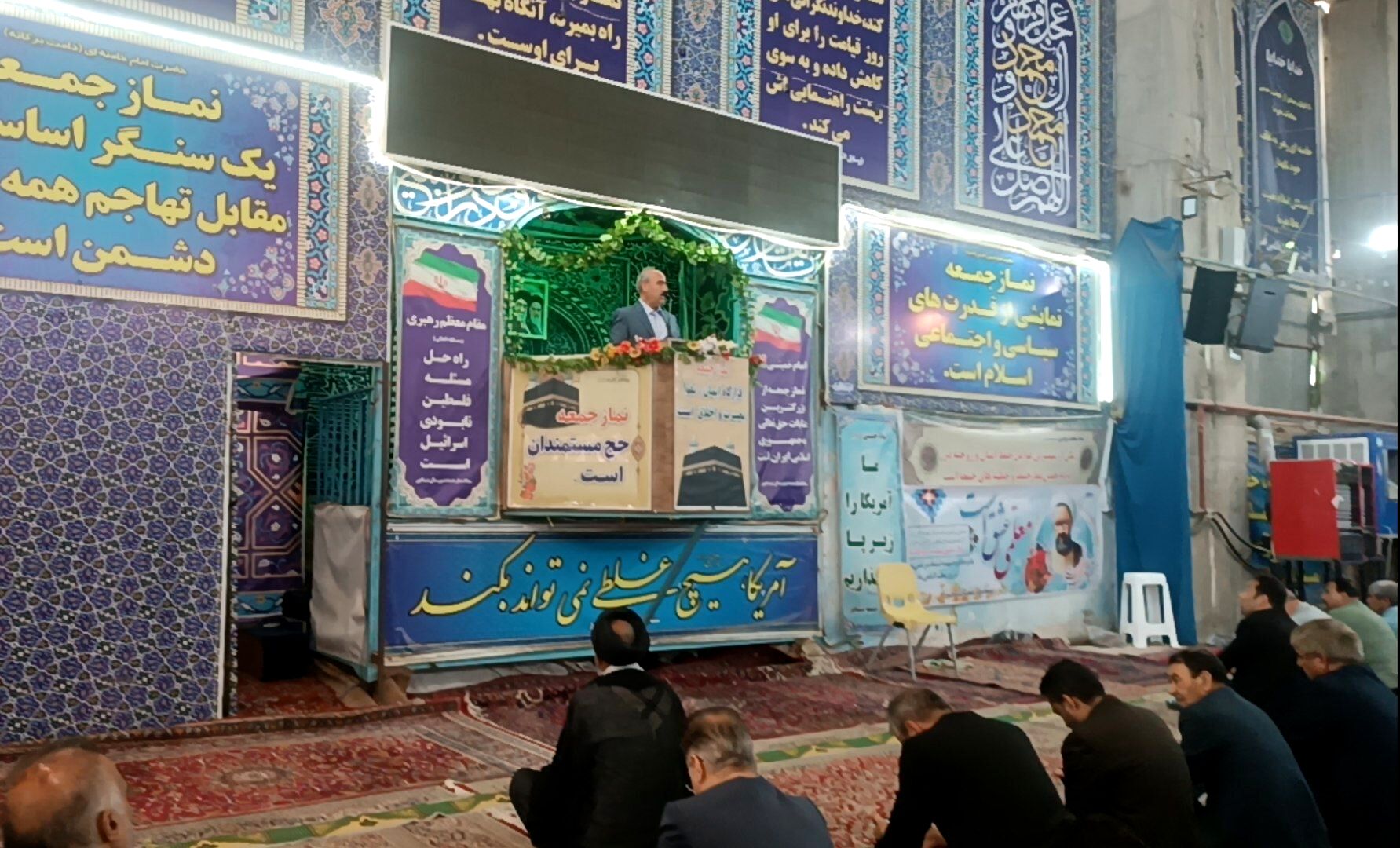 نماز جمعه با حضور مسئولان آموزش و پرورش نیشابور به مناسبت هفته بزرگداشت معلم 