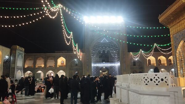 حرم مطهر امام رضا (ع) در شب مبعث رسول خدا