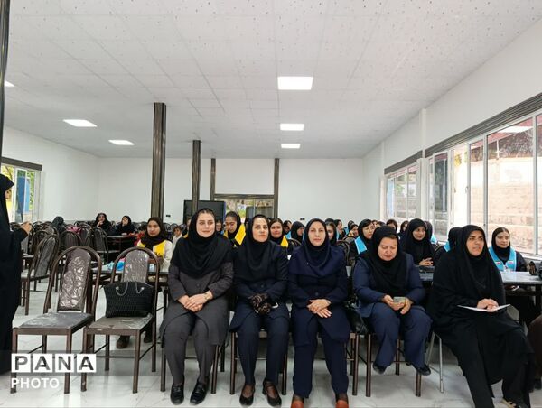 نشست مشاور وزیر آموزش‌ و پرورش با تشکل‌های دانش‌آموزی در یاسوج