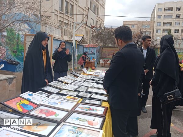 بازارچه کسب و کار دانش آموزی در دبیرستان افشار نژاد ناحیه پنج مشهد