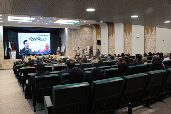 نشست بررسی کتاب همسفر آتش و برف یزد