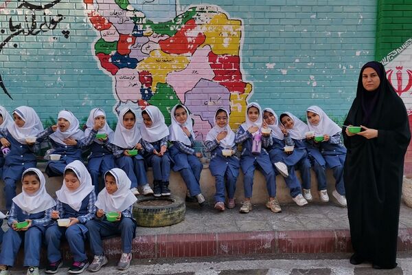 مراسم عزاداری و توزیع نذری به مناسبت ایام فاطمیه در مدارس شهرستان ورامین