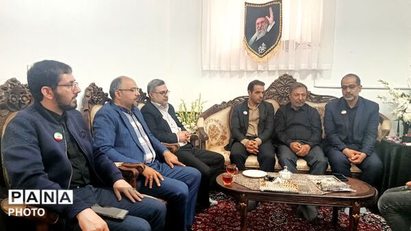 دیدار مسئولان آموزش و پرورش ناحیه یک قم با تنها بازمانده حمله هوایی به شهرک ولایت قم