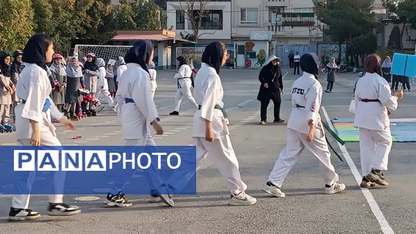 المپیاد ورزشی دانش‌آموزان در مدرسه پنجم مهر