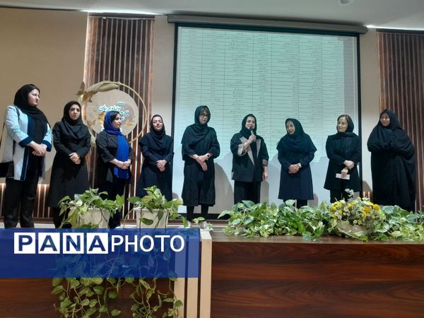 جلسه انجمن اولیا و مربیان در دبستان آرمینه مصلی نژاد ناحیه ۶ مشهد 