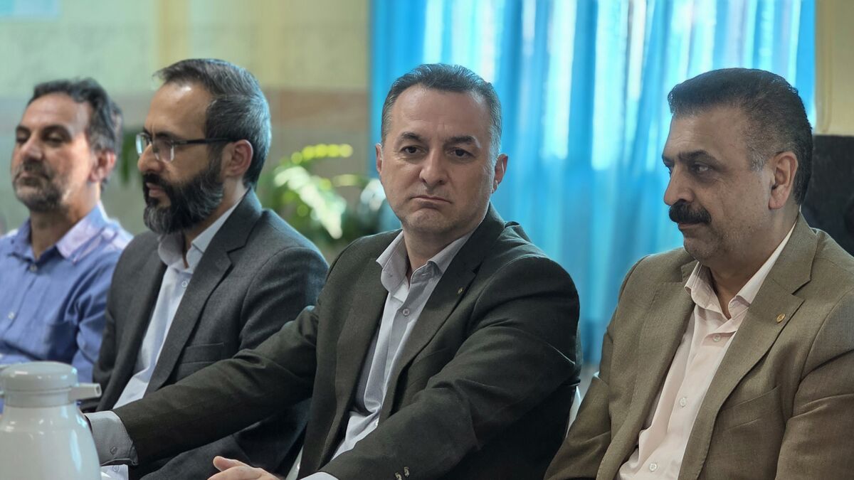 نشست شبکه همیار مدیران تحولی با حضور مسئولان استانی در قائم‌شهر برگزار شد