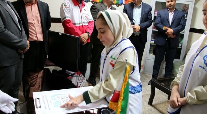 آیین افتتاحیه اتاق بهداشت در مدرسه آیت‌الله خامنه‌ای قرچک به مناسبت هفته سلامت