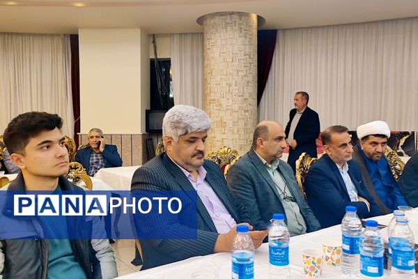 آیین تجلیل ازخادمین مراسم اعتکاف دانش‌آموزی