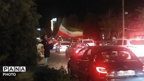 رژه ماشینی همچنان در بلوار فضل پایان ندارد 