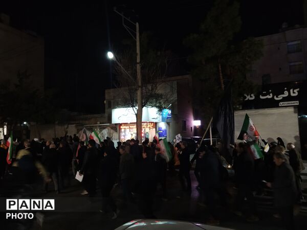 حضور پر صلابت مردم مشهد در راهپیمایی عزاداری 