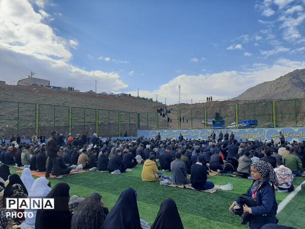 نماز عید سعید فطر در زمین چمن ارزنه