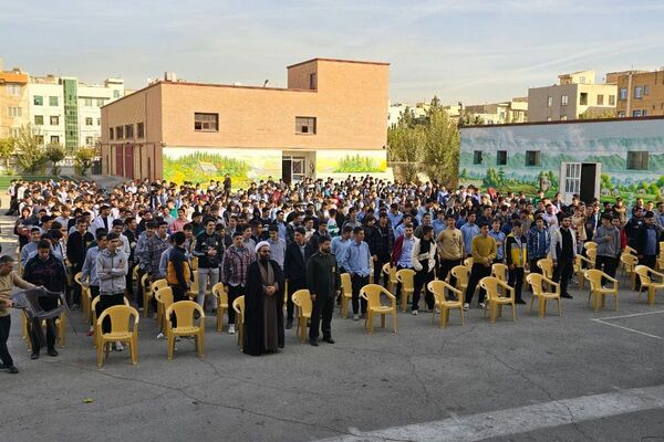 هنرستان موفقیان اسلامشهر میزبان آیین یادواره شهدا با حضور جمعی از مسئولان بود