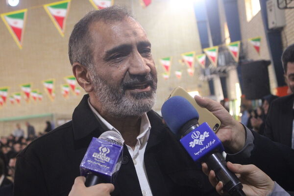 نواختن زنگ آغاز سال تحصیلی در دبیرستان شهیده سهام خیام  شاهد بوشهر