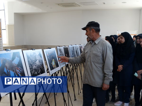 بازدید دانش‌آموزان از موزه دفاع مقدس شهرکرد