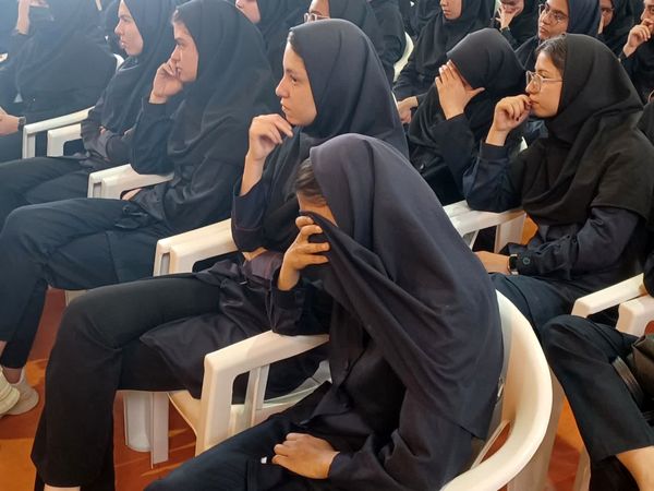 استقبال دانش‌آموزان بیرجندی از خادمان حرم امام رضا(ع)