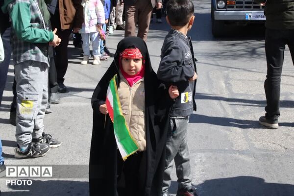 راهپیمایی دانش‌آموزان در همدان