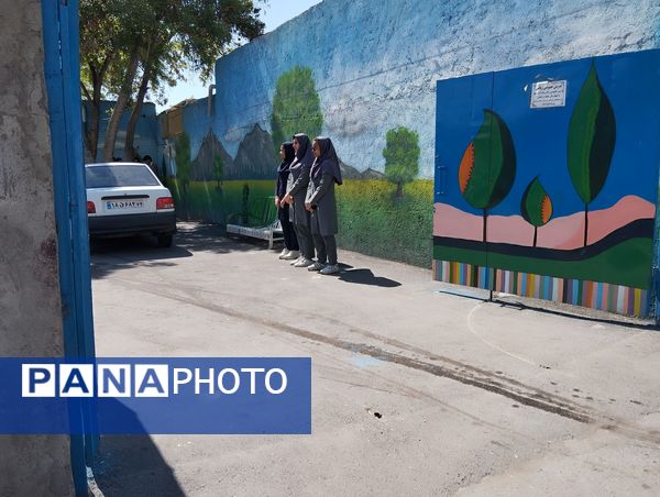 تجلیل از معلمان نمونه در مدرسه تقوا مشهد