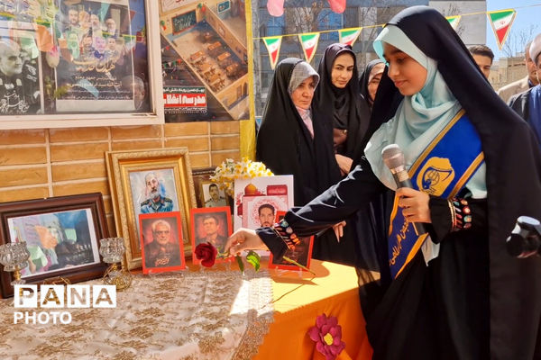 وزیر آموزش و پرورش میهمان دانش‌آموزان مدرسه شاهد دالکی