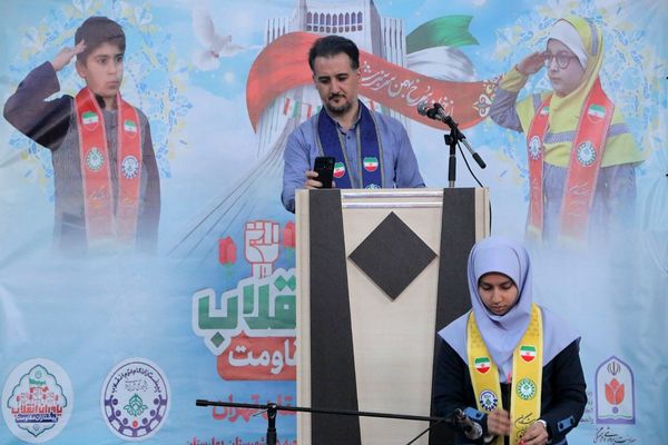 بهارستان دو صحنه همفکری، همدلی و همکاری پیشتازان در همایش یاوران انقلاب