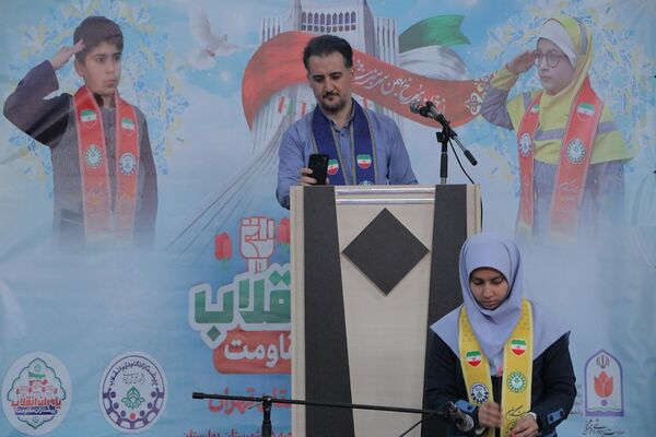 بهارستان دو صحنه همفکری، همدلی و همکاری پیشتازان در همایش یاوران انقلاب