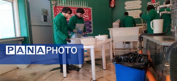 حضور خادمان اصفهانی در چایخانه امام رضا«ع» مشهد