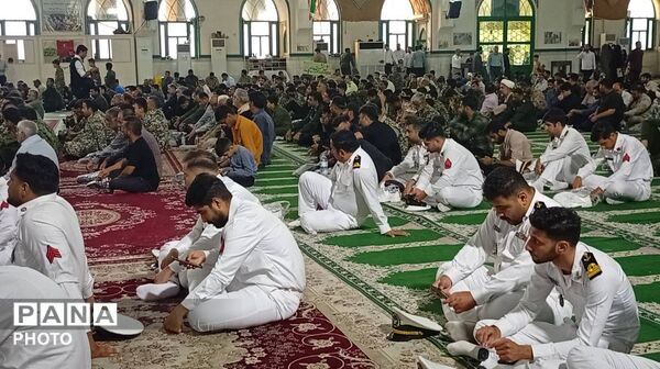 گلزار شهدا؛ میعادگاه مردم بندرعباس در آغاز هفته دفاع مقدس