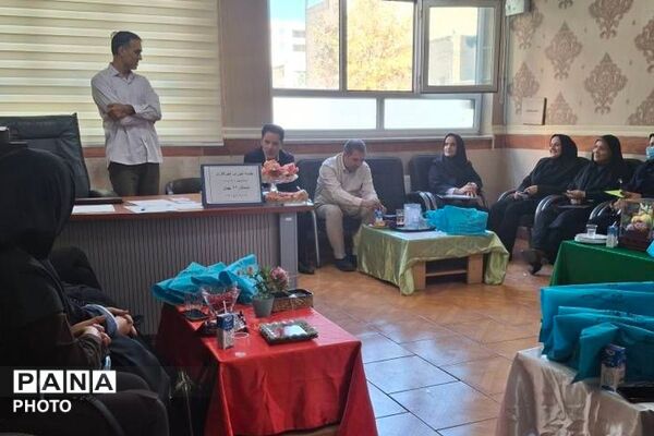 کارگاه توانمندسازی آموزگاران در راستای اجرای پروژه مهر در مدارس ابتدایی