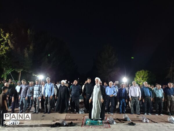 نمازی به شوق صرفه جویی برق
