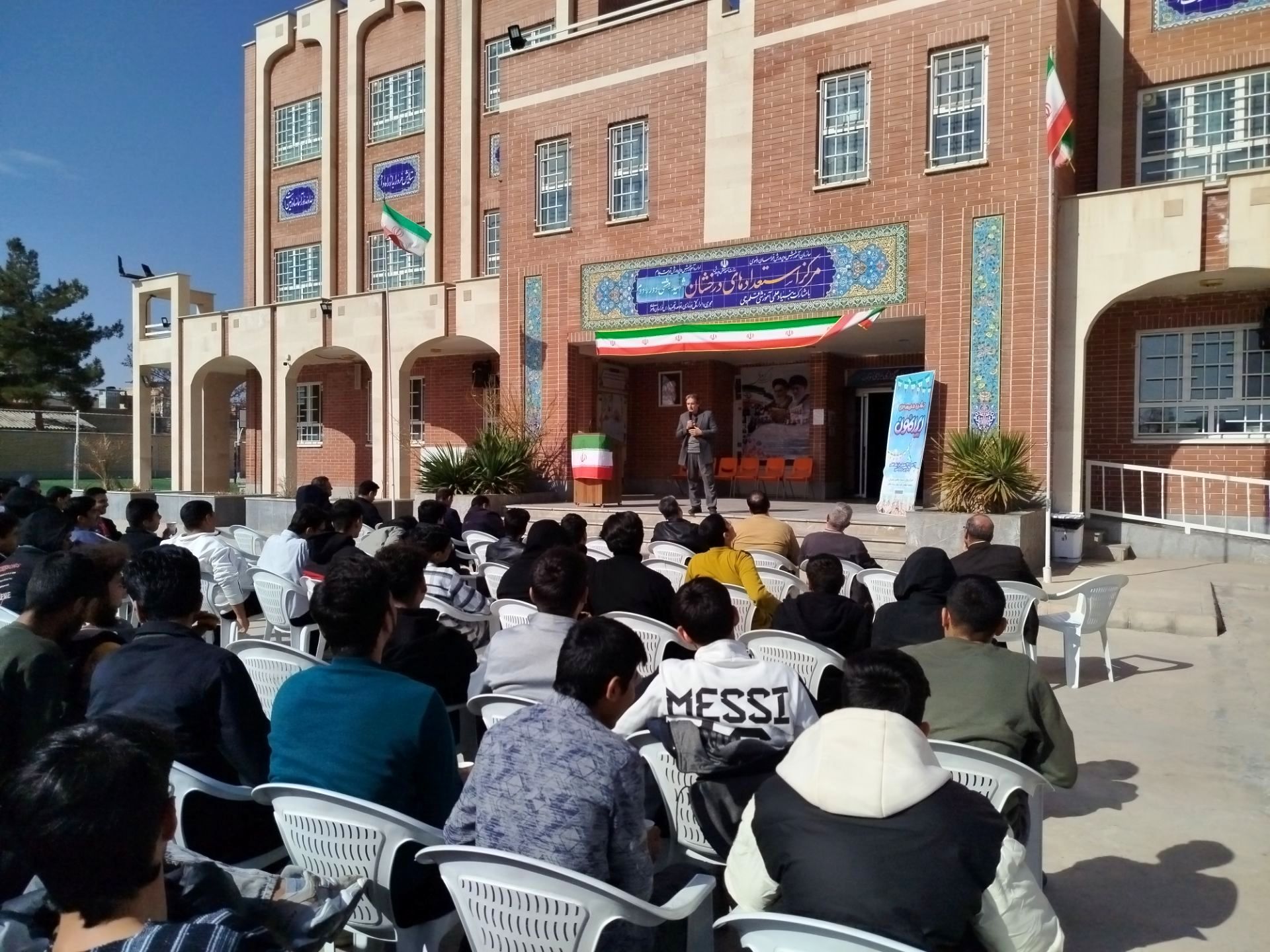 گرامیداشت دهه فجر، نیمه شعبان و ولادت امام زمان (عج) در دبیرستان شهید بهشتی تربت جام