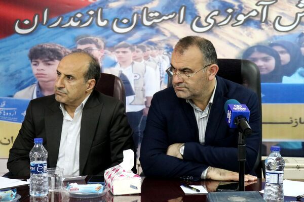 تقدیر از طلایه‌داران آگاهی در مازندران 