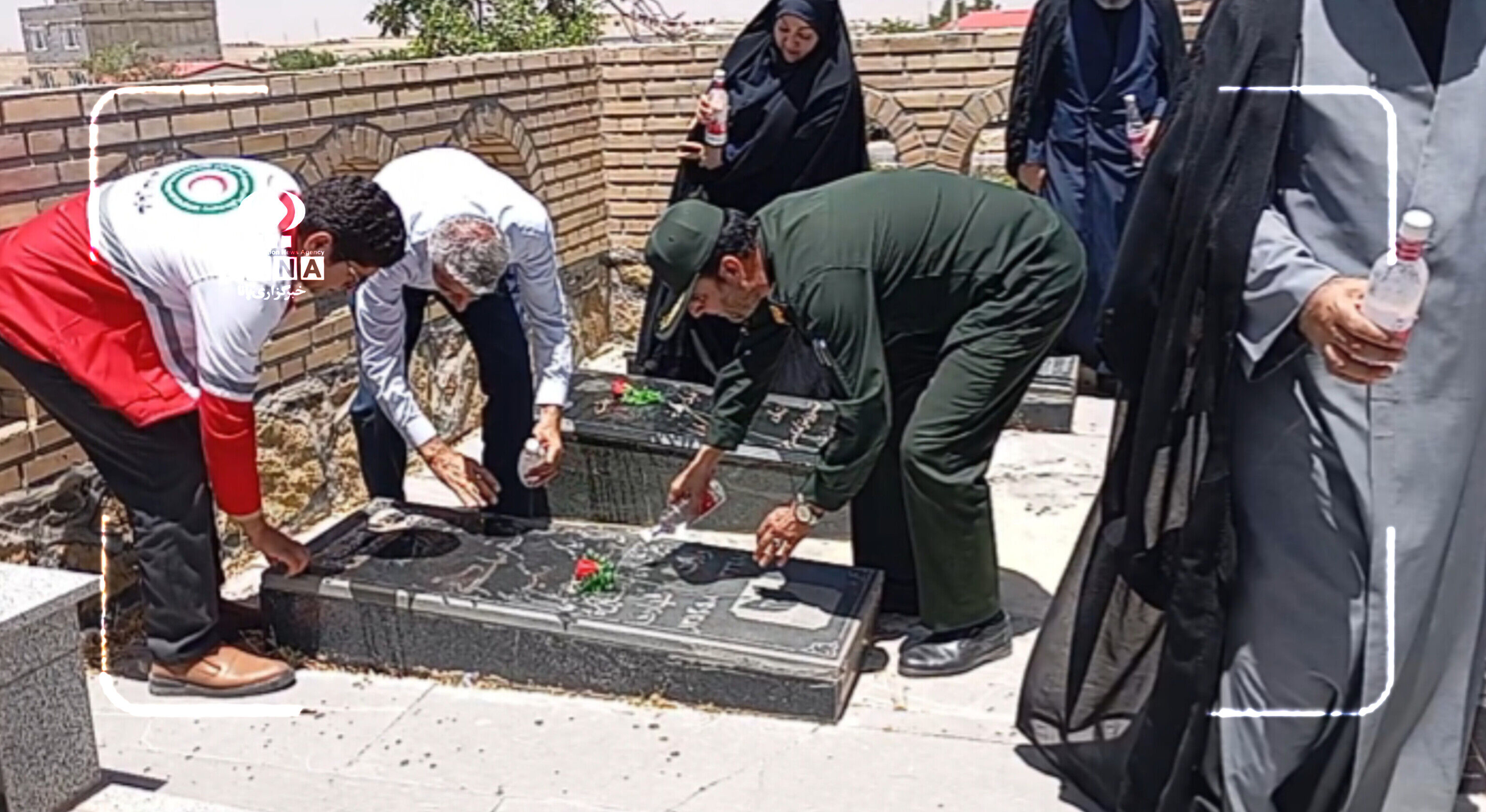 به مناسبت سالروز شهادت آیت‌الله بهشتی و یارانش، مزار شهدای دهگلان غبارروبی و عطرافشانی شد