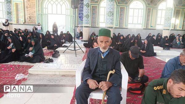 زمزمه دعای عرفه توسط مردم مومن شهربار نیشابور