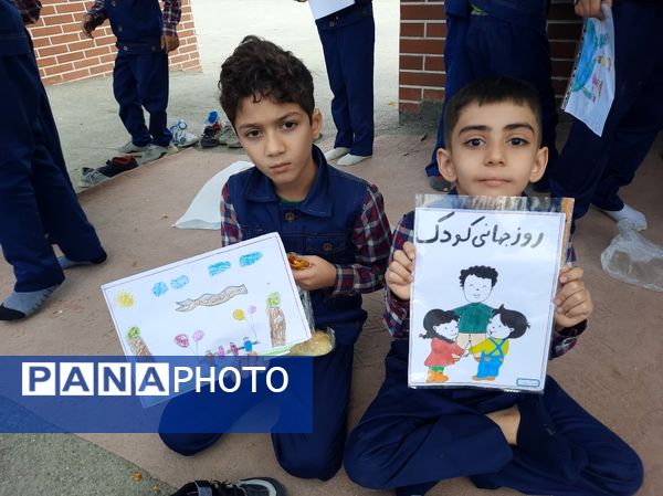 بمناسبت روز جهانی کودک برپایی جشنواره صبحانه سالم در دبستان پسرانه سرافراز ناحیه۷ مشهد