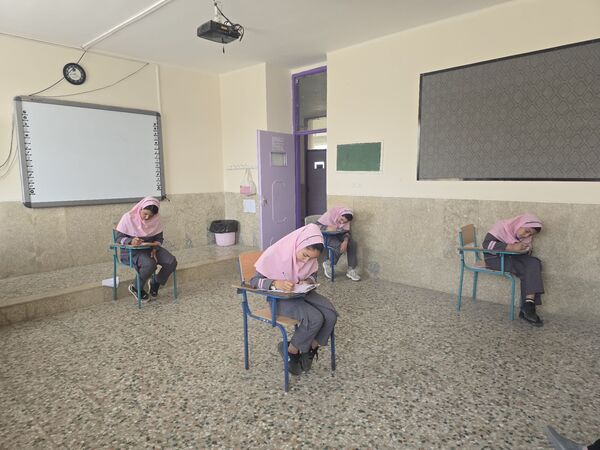 ششمی‌های دبستان کوثر حیدری در تکاپو امتحانات