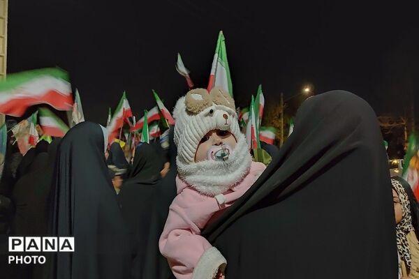 میدان با شما و خیابان با ما