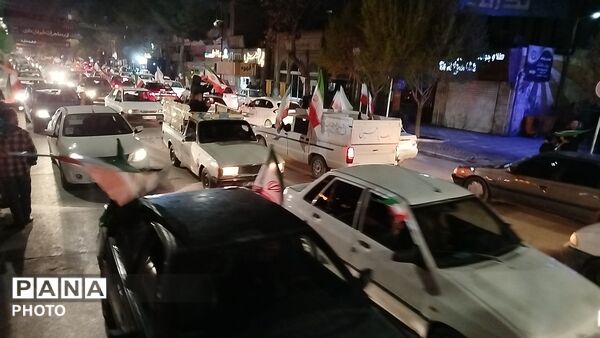رژه کاروان خودرویی در خیابان امام شهرستان نیشابور