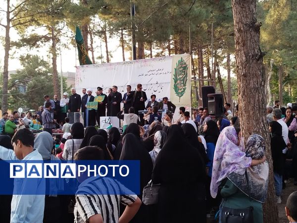 قدم هایی به عشق معلمان