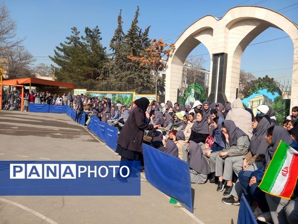 مسابقات بین مدرسه ای جام اقتدار ایران دردبیرستان دوره اول آرمینه مصلی نژاد ناحیه ۶