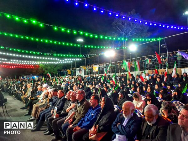 نهمین کنگره شهدا با گرامیداشت ۱۱۰۰ شهید فرهنگی و دانش‌آموزی منطقه ۱۶ تهران