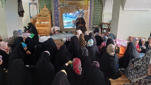 دانش آموزان  در جست و جوی آرامش و نزدیکی به خدا