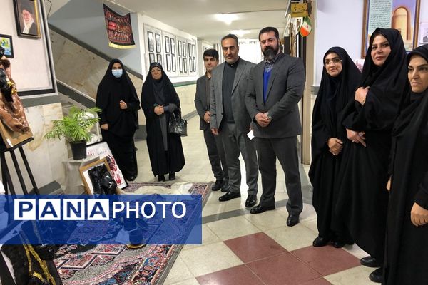 برپایی نمایشگاه آثار هنری دانش‌آموزان به مناسبت دهه فجر 