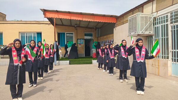 طنین انداز شدن زنگ نماز در دبستان لطیفه 