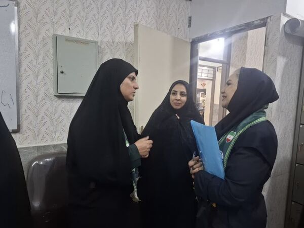 بازدید مدرسان کشوری سازمان دانش‌آموزی از دبیرستان تمام تشکیلاتی عفت