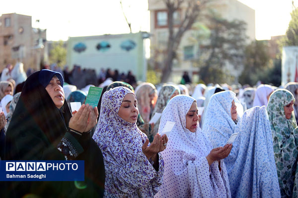نماز عید فطر - امامزاده پنج تن لویزان